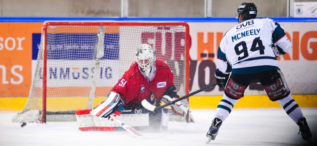 Im Hinspiel konnte Freiburg den Extrapunkt für sich verbuchen, diesmal gingen die Starbulls nach Penaltyschießen als Sieger vom Eis (Archivfoto: Miroslav Dakov) 161223 Rosenheim