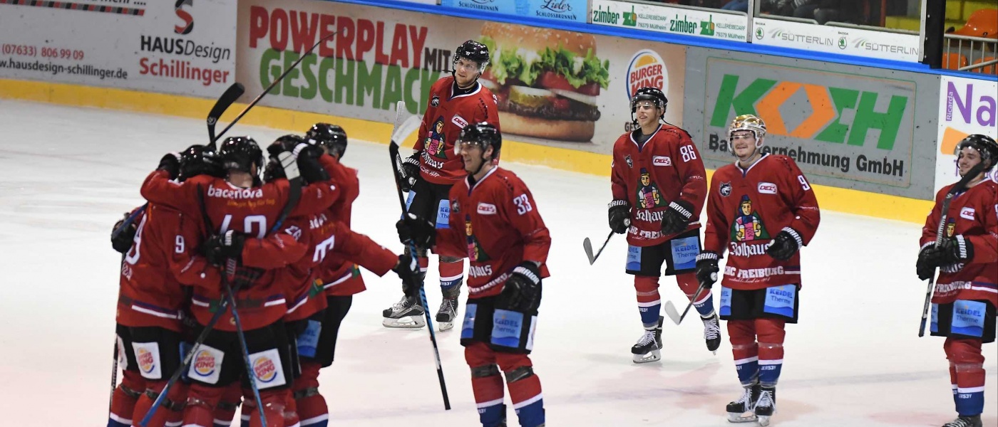 Marton Vas versenkte den entscheidenden Penalty und sorgte anschließend für Riesenjubel in der Franz-Siegel-Halle (Foto: Achim Keller) 161226 Bad Nauheim