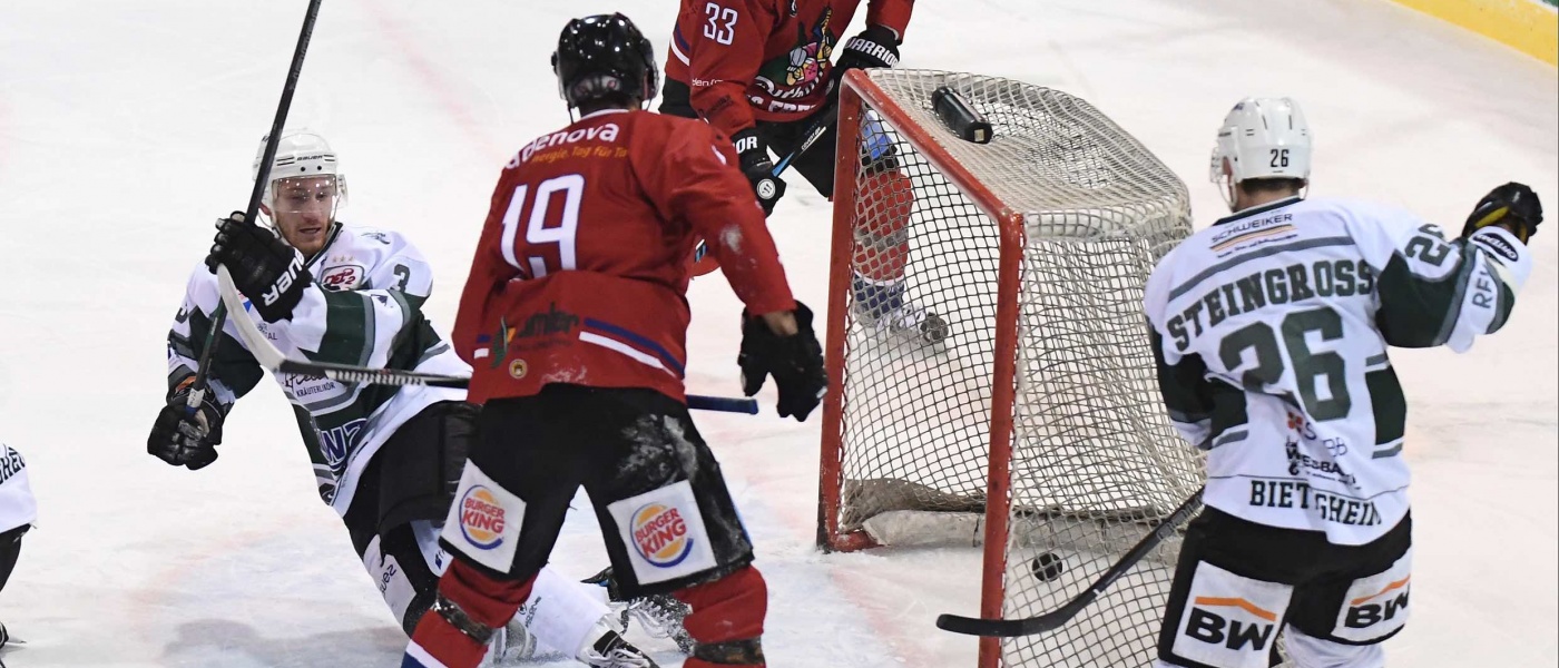 Das 2-1 für den EHC durch Enrico Saccomani - eingefangen durch Achim Keller 161230 Bietigheim