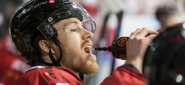 Auf den EHC Freiburg - hier Austin Cihak - wartet ein Mammutprogramm über den Jahreswechsel. cihakseeger