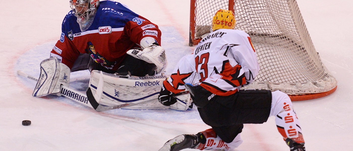 Hier stoppt der Puck: Jonathan Boutin spielte in Heilbronn "zu null" (Foto: Seeger). boots13122015pse035